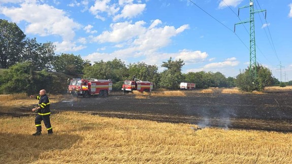Požiar: Pole v Podunajských Biskupiciach zachvátili plamene