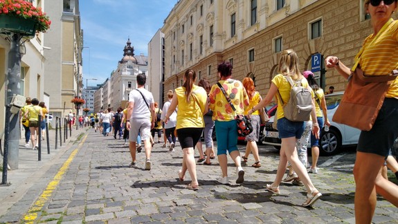 Protestujúci dav učiteľov obmedzil dopravu v hlavnom meste