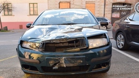 Vážna dopravná nehoda: Motorkár sa čelne zrazil s autom