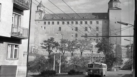 Cenné svedectvo dobovej tlače: Pokusy zachrániť Bratislavský hrad trvali desaťročia