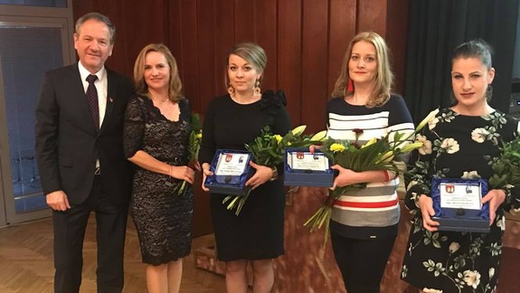 Starostovia si uctili učiteľov a učiteľky vo svojich mestských častiach