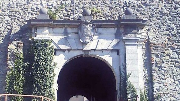 Leopoldovská brána bola zamurovaná