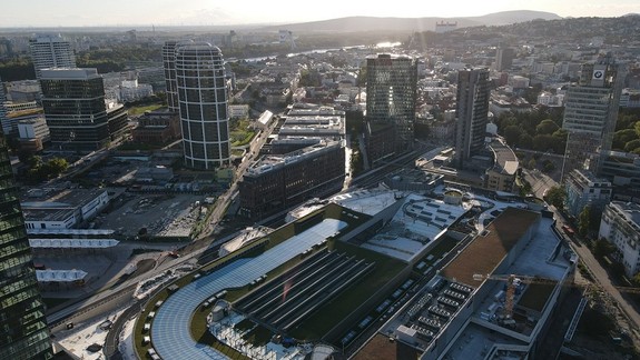 FOTO: Takto aktuálne vyzerá nová autobusová stanica Nivy z vtáčej perspektívy...
