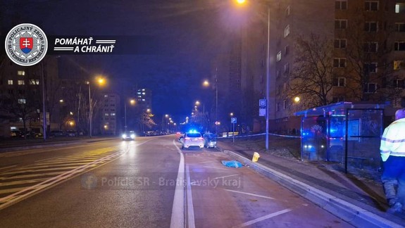 Nepoznáte túto slečnu? Mohla by pomôcť polícii pri vyšetrovaní smrteľnej dopravnej nehody v Dúbravke