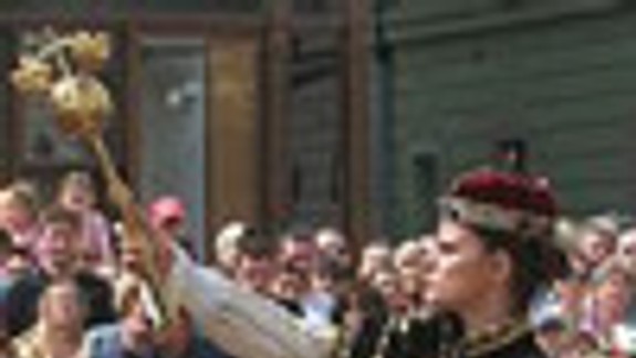 Korunovačné slávnosti bez kráľovnej, má teplotu