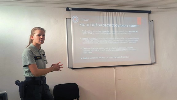 Policajtka zamierila na strednú školu s preventívnou prednáškou na tému obchodovania s ľuďmi
