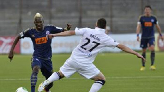 Futbalisti Slovana prehrali v Trenčíne, na titul siahnu opäť v sobotu