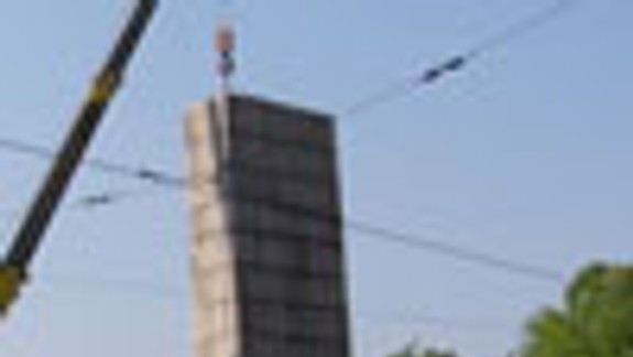 Pylón na nábreží budú onedlho búrať