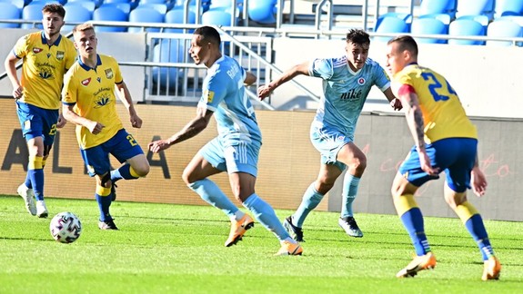 VIDEO: Futbalisti ŠK Slovan Bratislava podľahli doma Dunajskej Strede 0:1 a titul stále nemajú istý...