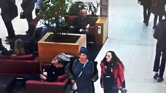 Nepoznáte túto dvojicu? Mohla by objasniť krádež v nákupnom centre...