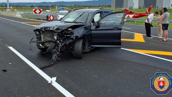 Pri nehode na bratislavskej D1 utrpela mladá žena otras mozgu