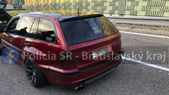 V piatok driftovačky, na zraze pred nákupným centrom, v nedeľu bez vodičáku na diaľnici