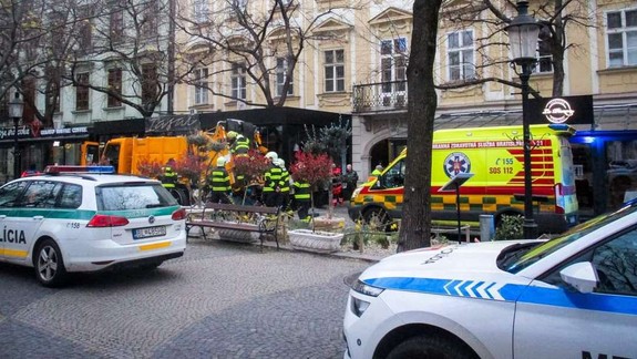 Tragédia: Na Hviezdoslavovom námestí smetiarske auto zlisovalo muža