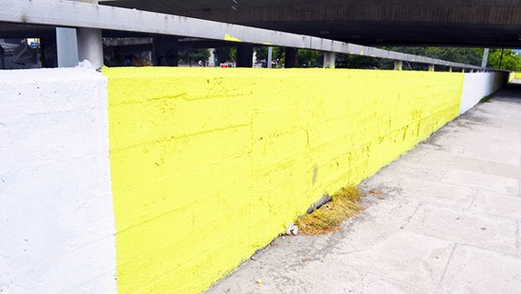 Betónové časti Mosta SNP namaľovali ľudia z magistrátu zrejme svojvoľne