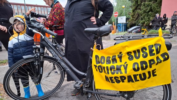 Do boja proti spaľovni Slovnaftu sa pustili aj Znepokojené matky. Vyrazili na protestnú cyklojazdu