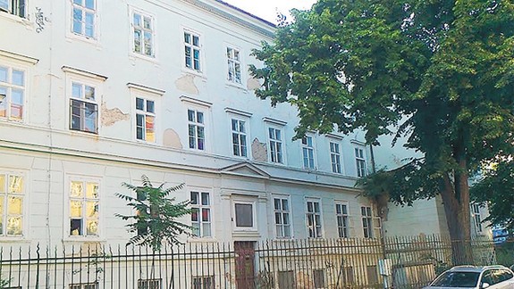 Z pôrodnice na Zochovej ulici je len ruina