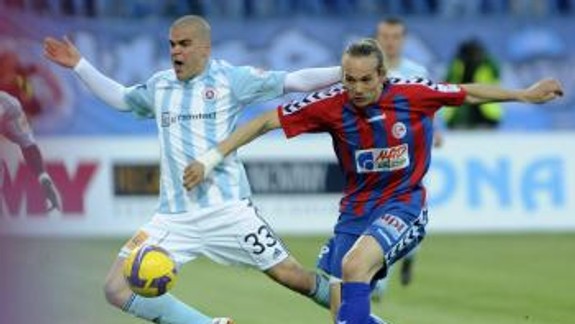 ŠK Slovan je po víťazstve v Senici na čele ligy!