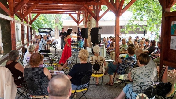 Letnú čitáreň v Medickej záhrade otvoria Radostnou správou