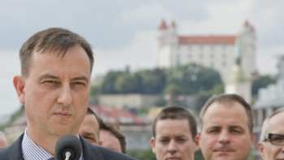 Poslanci OĽaNO podporujú za župana Daniela Krajcera