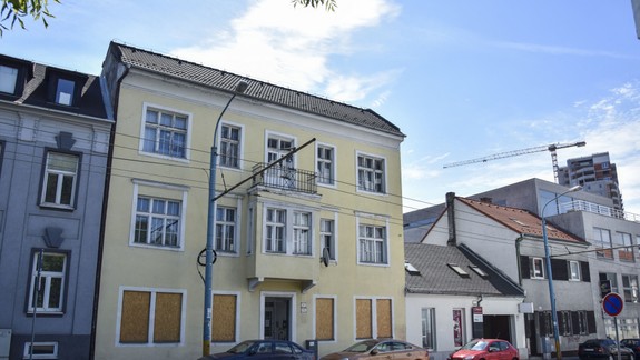 Vyprataná a vyčistená: Z budovy Majáka nádeje vyviezli tri veľkokapacitné kontajnery odpadu