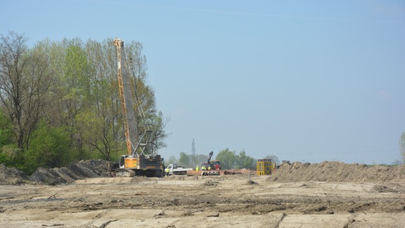 Pri stavbe diaľničného obchvatu sa podľa mestských poslancov používa nebezpečný materiál!