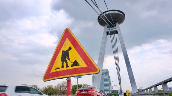 Obmedzenie dopravy: Vozovku na Moste SNP čaká v lete oprava