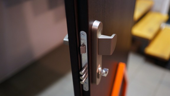 Začali sme v garáži, teraz vyrábame bezpečnostné dvere na mieru pre celé Slovensko