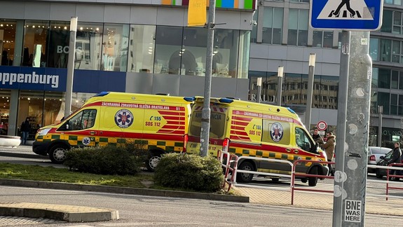 Nezvestné 15-ročné dievča našli v nákupnom centre, museli ho ratovať záchranári