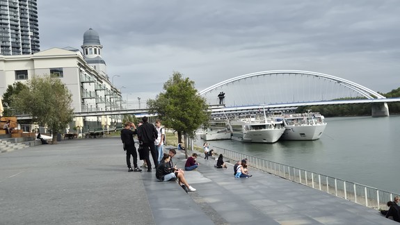 Z nábrežnej promenády prístav s nákladnými autami? Na Dunaji pri Eurovei sa dejú prakvapivé zmeny
