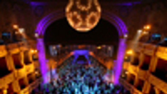 Na Plese v opere bolo menej prominentov ako vlani