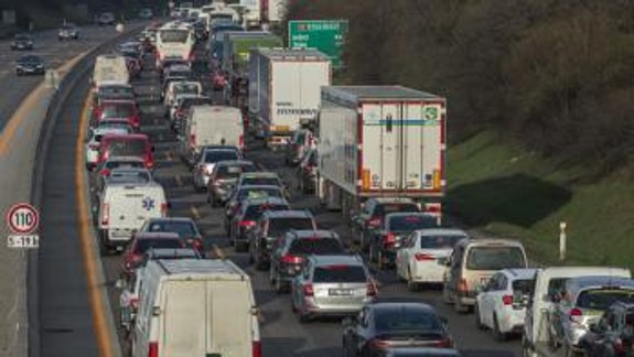 Pri ceste do Bratislavy odporúčajú ľuďom od Trnavy nechať auto doma