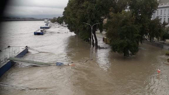 Dosiahol strop: Dunaj v Bratislave kulminuje