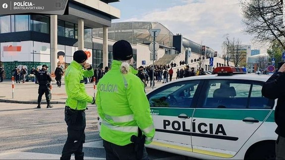 Priebeh futbalového zápasu Slovan - Dunajská Streda je z pohľadu polície zatiaľ pokojný