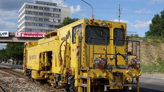 Hluk z električiek v Karlovej Vsi majú znížiť lokálne opravy