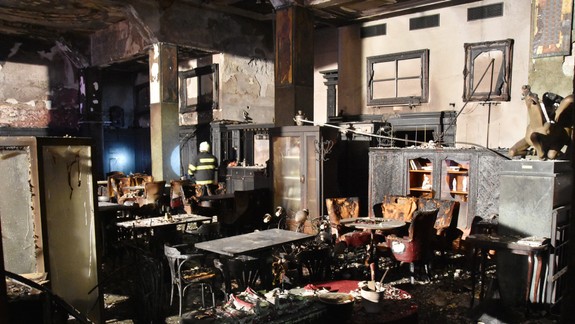 FOTO: Oheň zničil známu bratislavskú kaviareň Roland – zisťovali sme, kto môže za vznik požiaru