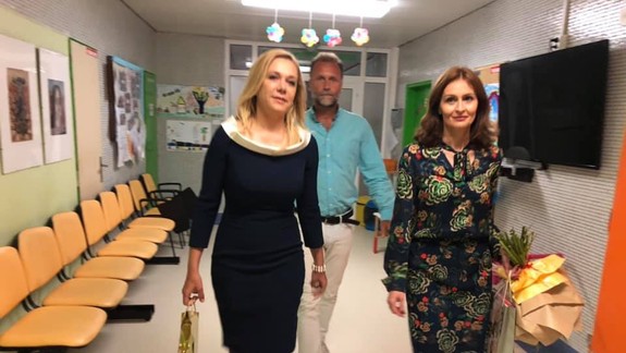 Dievčinu zranenú pri streľbe na Obchodnej navštívili dve ministerky