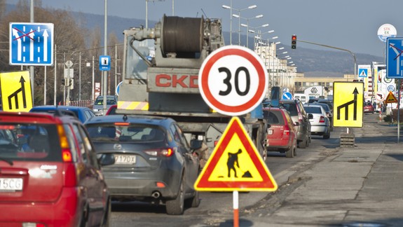 Obavy z kolapsu dopravy pri výstavbe obchvatu nemiznú, tvrdia poslanci