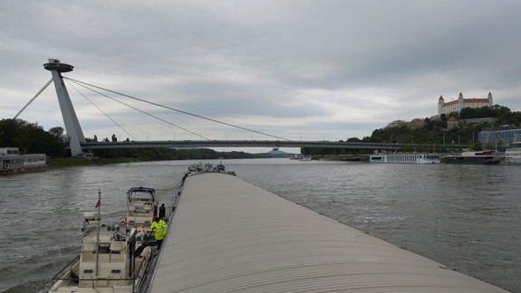Do Dunaja sa dostávajú stovky ton plastu. Posvietia si na to odborníci
