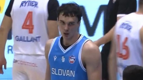 Basketbal: Slovan zvíťazil na palubovkeSpišských Rytierov 99:75