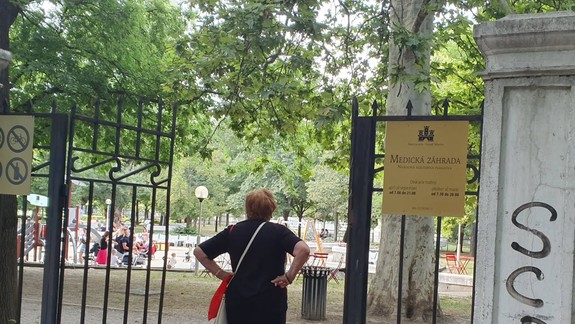 Staré Mesto zatvára v piatok parky aj detské ihriská