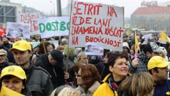 Bratislavský protest skončil, štrajk učiteľov pokračuje