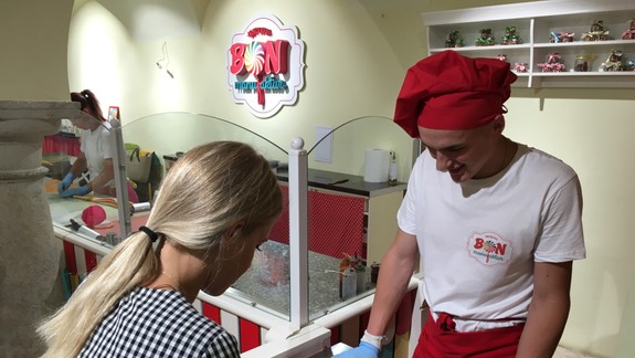 FOTO V centre mesta si môžete vyrobiť vlastnú lízanku - vyskúšali sme si to aj my a bola to zábava!