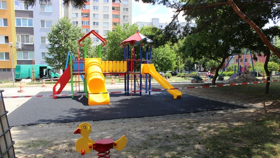 Dúbravka obnovila ďalšie detské ihrisko, otvorí ho hrou