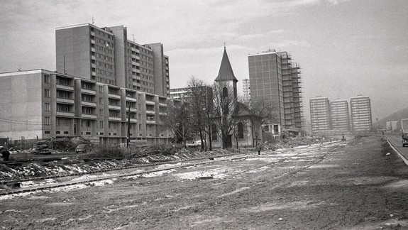 Budete prekvapení: Viete, kedy sa dalo prvýkrát zviezť do Karlovej Vsi električkou?