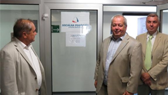 Na miestnom úrade v Petržalke je pobočka Sociálnej poisťovne