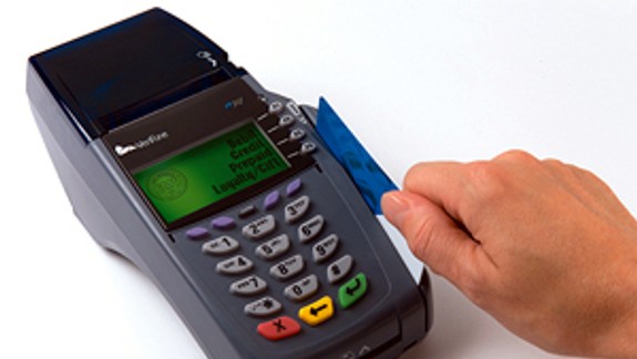 V úrade sa už dá platiť aj kartou