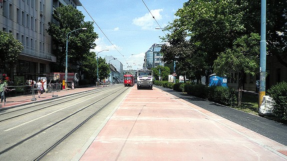 NÁZOR: Integrovaná zastávka MHD na Radlinského