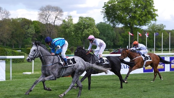 Máte radi dostihy? V Starom háji o pár dní otvárajú sezónu