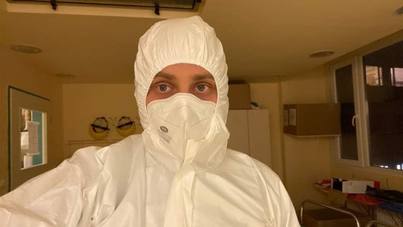 Dobrovoľník na covidovom oddelení Jerguš: Najhoršie je vidieť človeka, ktorému už nedokážu pomôcť