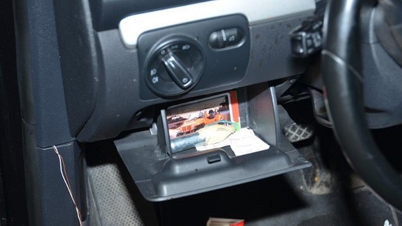 Policajti prichytili vlamačov, pri prehliadke ich auta sa nestačili čudovať 